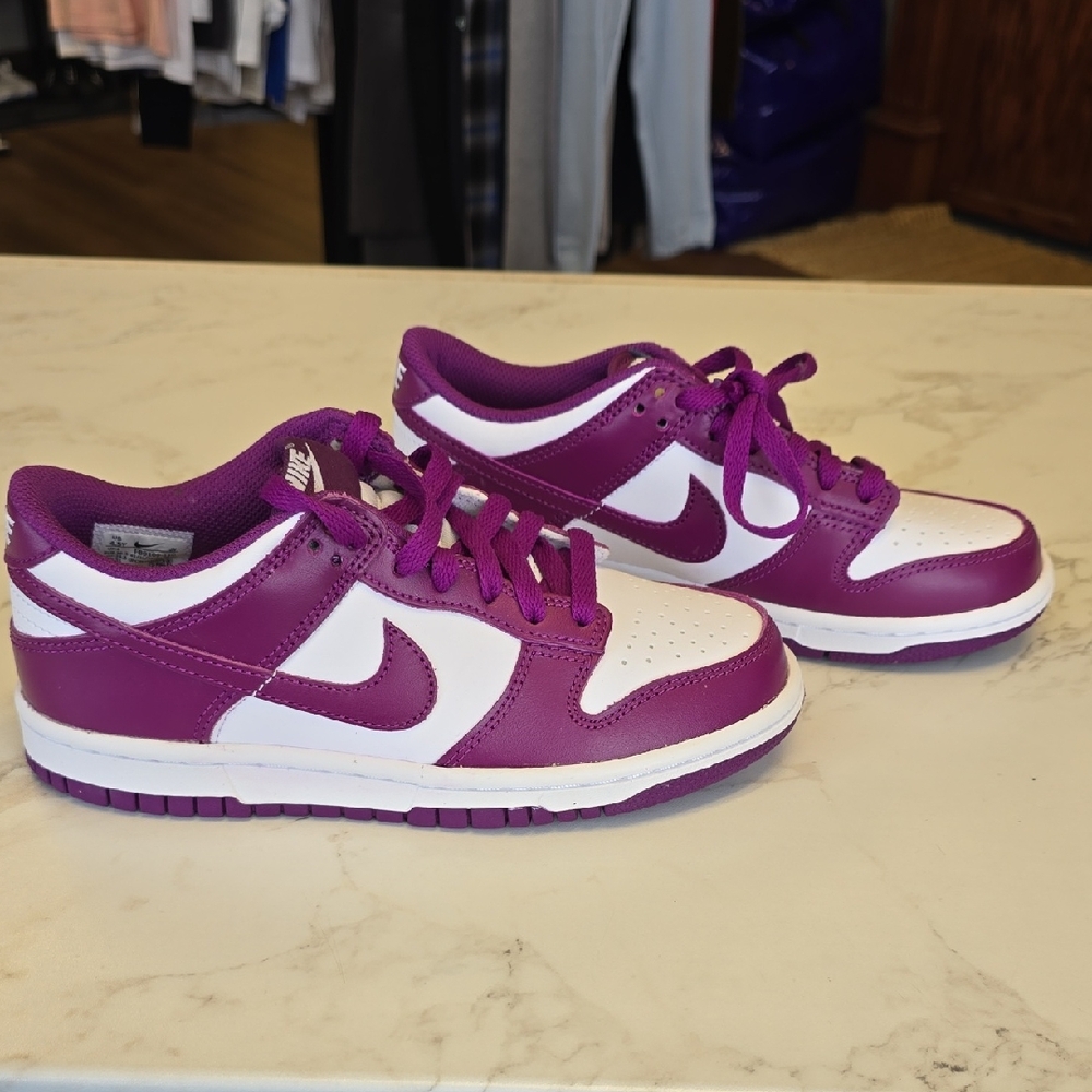 Nike Kids Sneakers in Purple and White